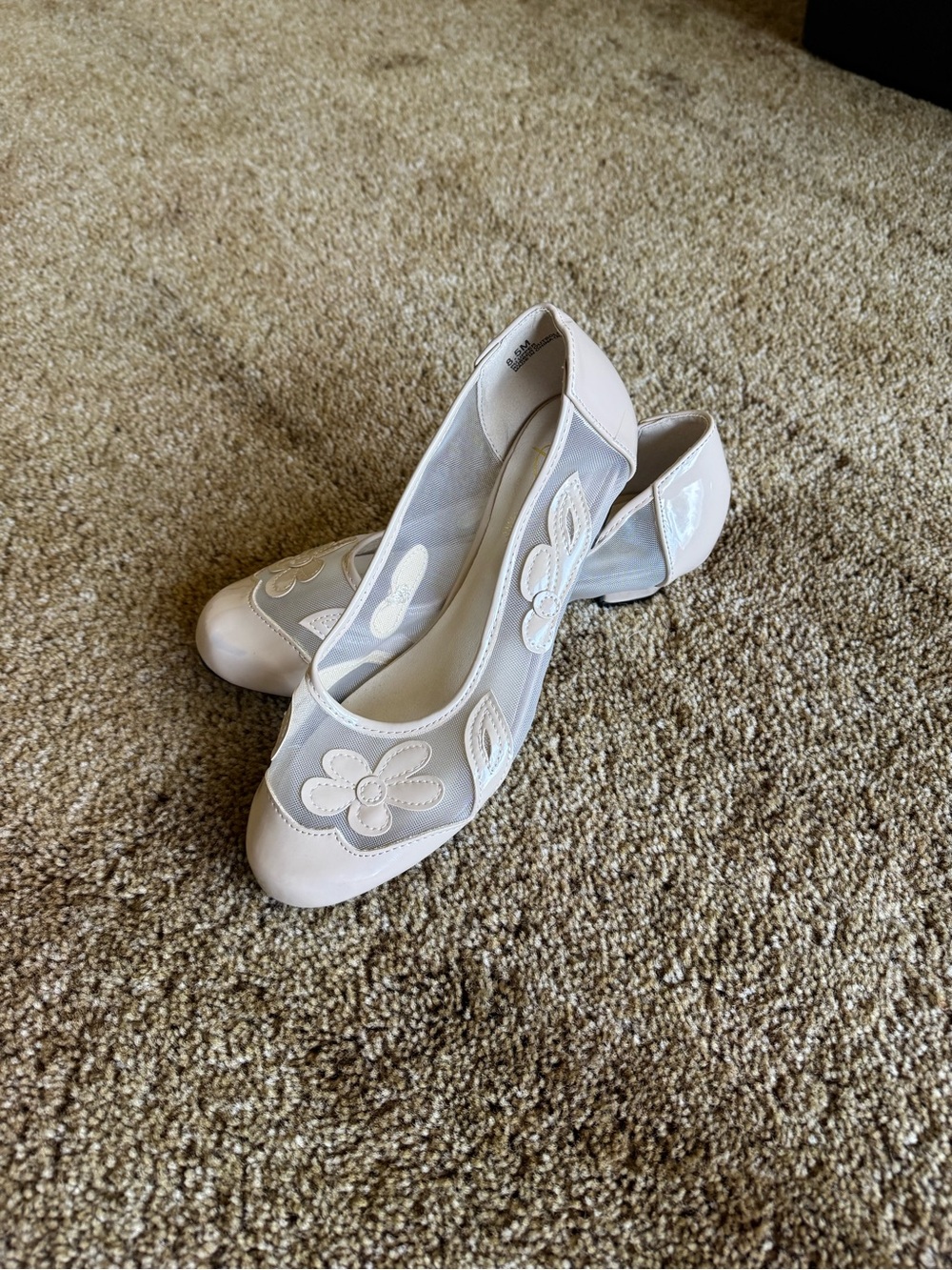 cream + sheer Beacon floral heels with a low heel; excellent condition